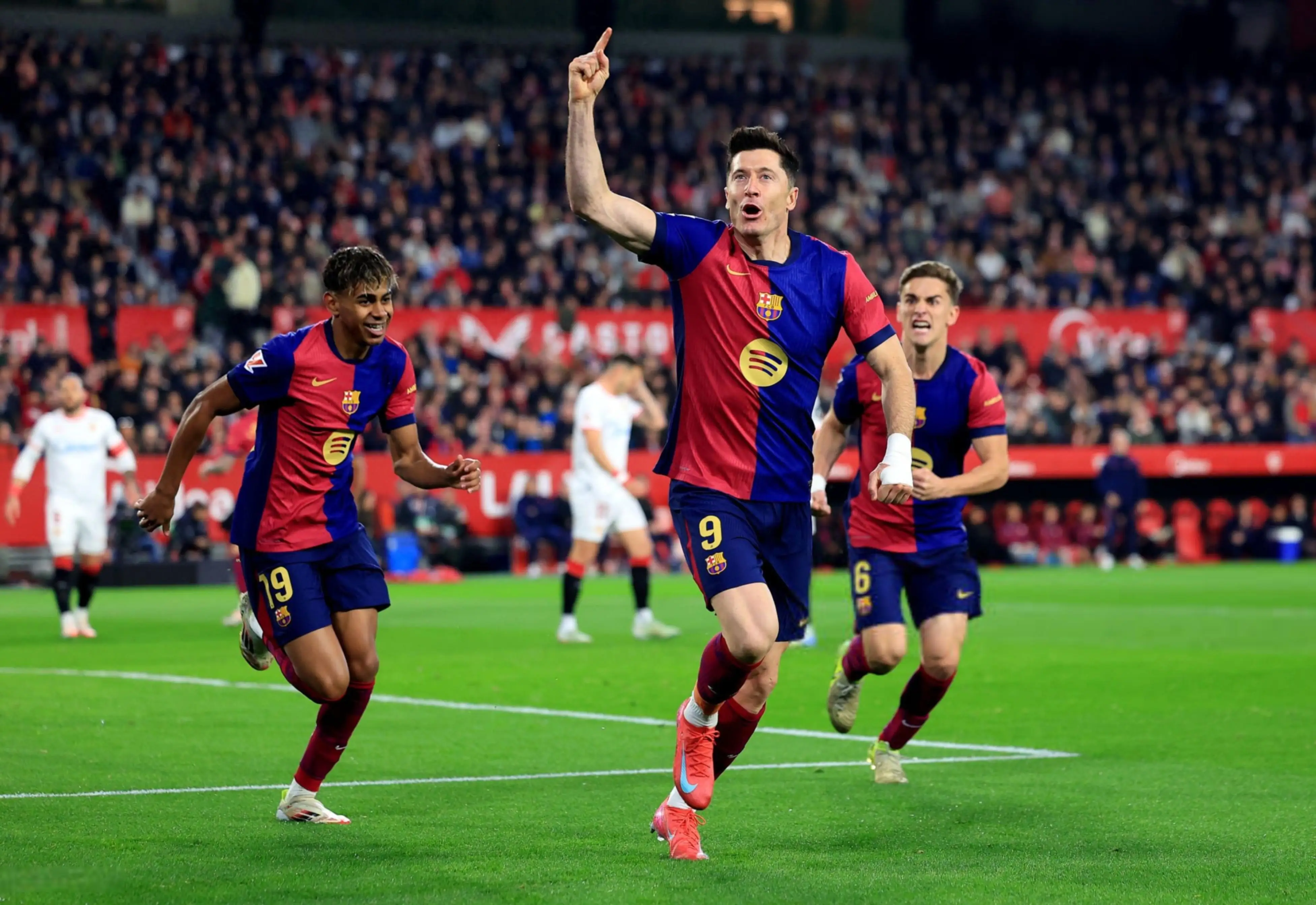 爱游戏-国际比赛日欧冠传出新动向，罗马临场应变，管理层表态——悬念犹存，赛季目标并未改变的简单介绍